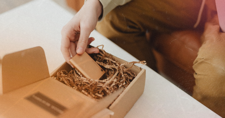 Packaging natalizio personalizzato per aziende